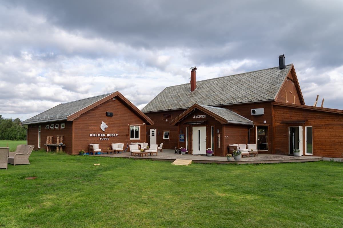 檢查Alta的Holmen Husky Lodge森林套房（評論）