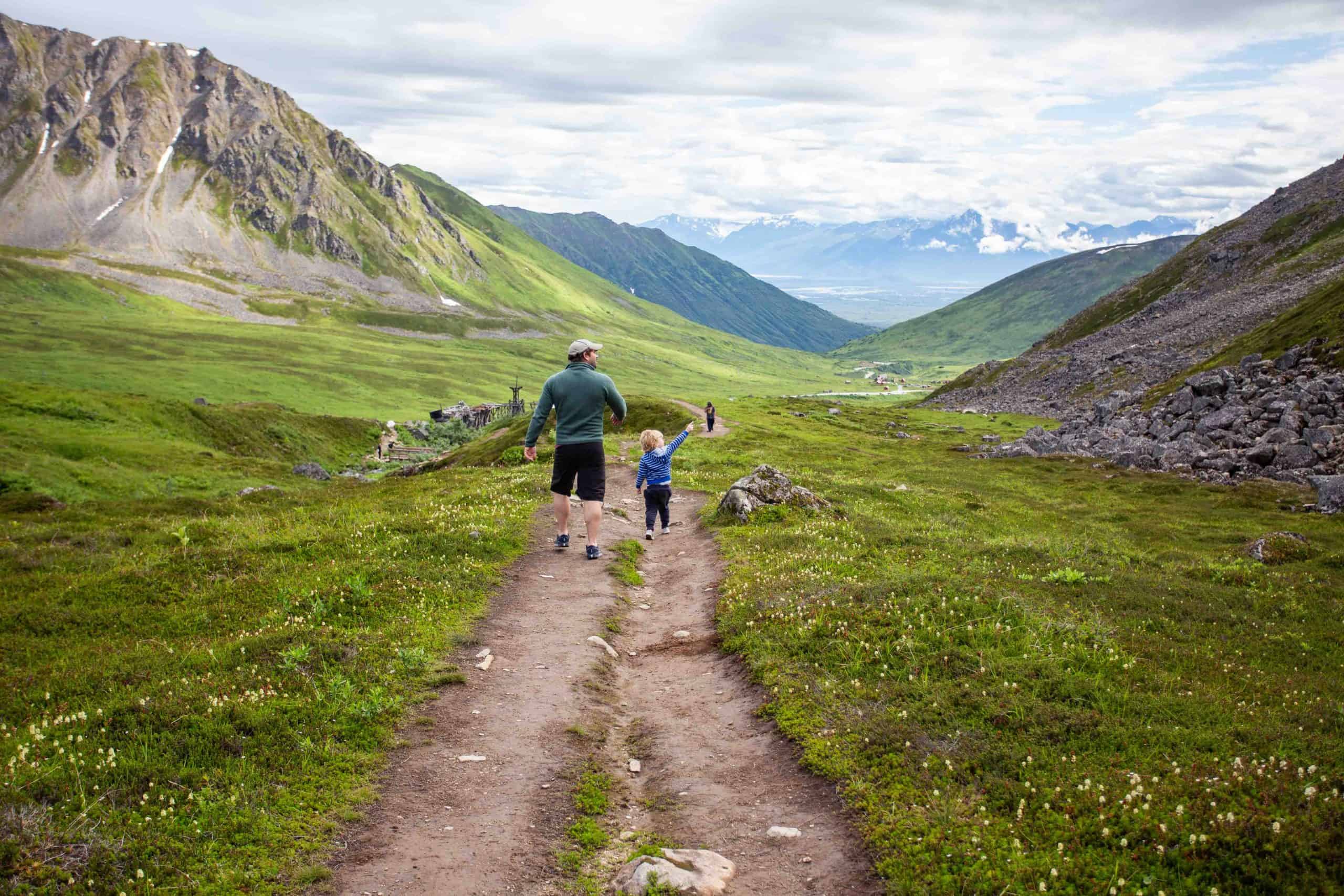 阿拉斯加的包裝清單：必備的夏季旅行（來自當地人！）